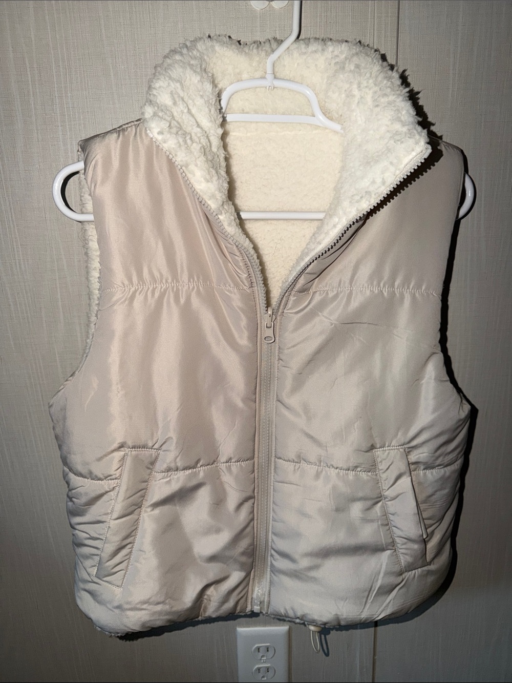 No Boundaries Cream Sherpa-Lined Puffer Vest